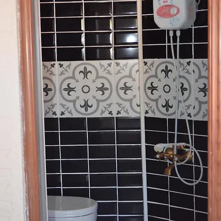 Nezis'in Konagi Hotel